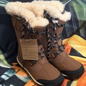 BearPaw Women's Tan and Black Winter Boots